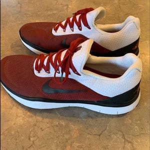 NIKE FREE TRAINER V7 WEEK ZERO Sizes Arkansas Razorbacks AA0881-606 Mens Shoes